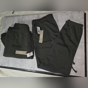 Brooklyn Cloth Men's Sweatshirt And Sweatpants in Dark Gray/charcoal